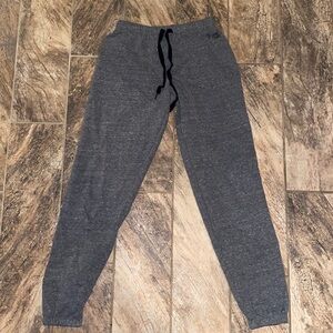 Come shop these cute PINK VS EXTRA SMALL sweatpants❤️💖